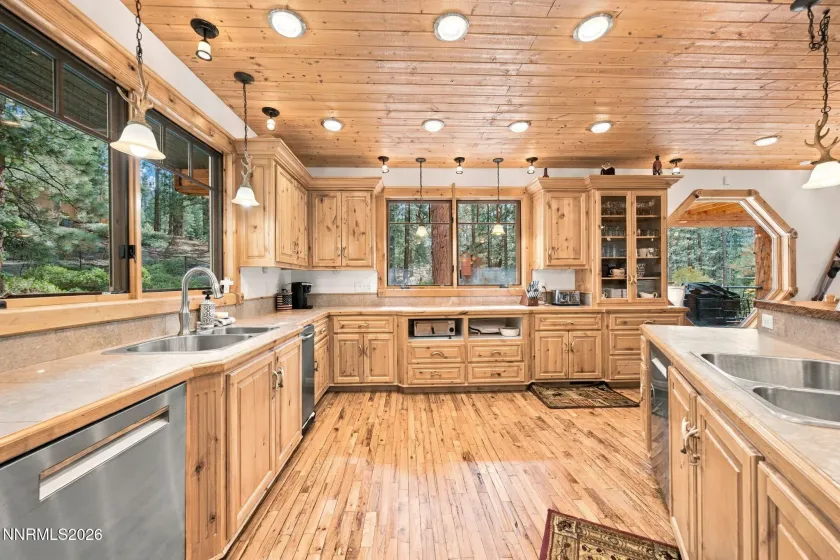 254 Pleasant, Stateline, Nevada 89449, 7 Bedrooms Bedrooms, ,5 BathroomsBathrooms,Residential,Residential,Pleasant,0,260013636