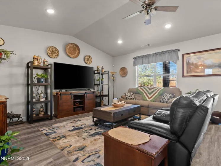 2550 Emerson, Fernley, Nevada 89408, 4 Bedrooms Bedrooms, ,2 BathroomsBathrooms,Residential,Residential,Emerson,0,260013640