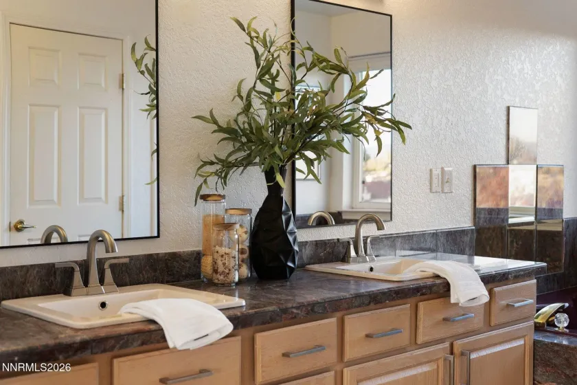 3240 Marthiam, Reno, Nevada 89509, 5 Bedrooms Bedrooms, ,4 BathroomsBathrooms,Residential,Residential,Marthiam,0,260013658