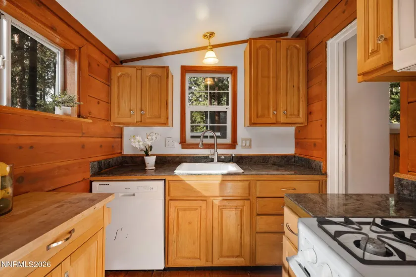 8792 Salmon, Kings Beach, California 96143, 1 Bedroom Bedrooms, ,1 BathroomBathrooms,Residential,Residential,Salmon,0,260013687