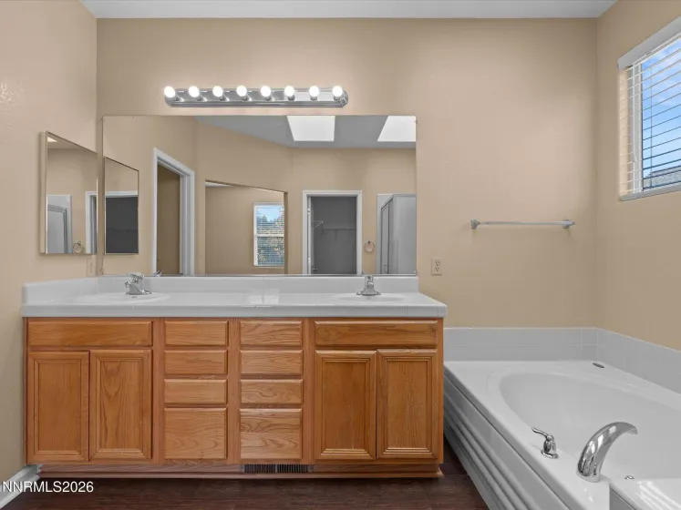 3370 Glacier, Reno, Nevada 89503, 3 Bedrooms Bedrooms, ,2 BathroomsBathrooms,Residential,Residential,Glacier,0,260013694