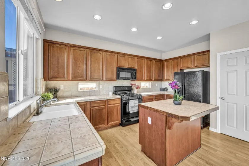 2360 Dodge, Sparks, Nevada 89436, 4 Bedrooms Bedrooms, ,3 BathroomsBathrooms,Residential,Residential,Dodge,0,260013715